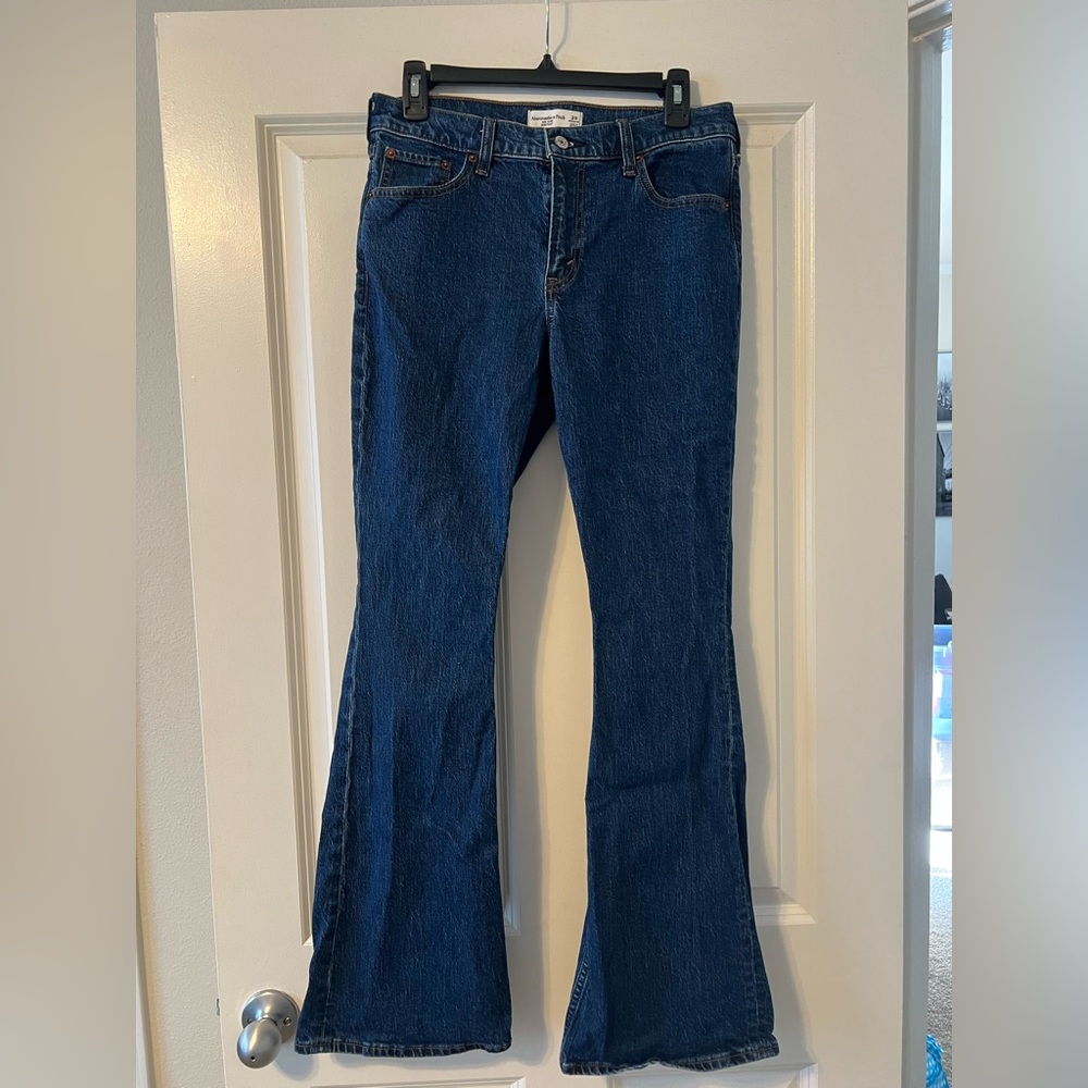 Abercrombie Mid Rise Bootcut Jean - Picture 9 of 10